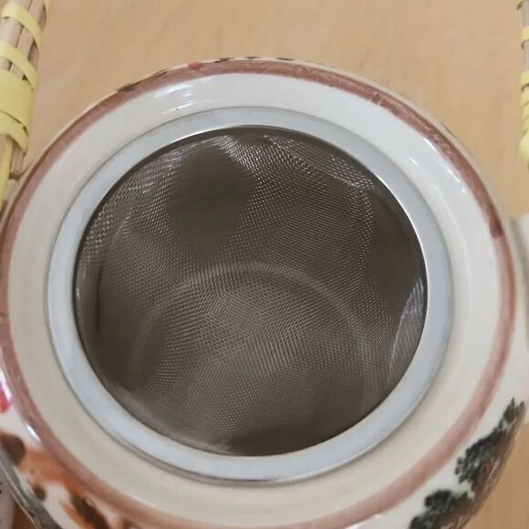 Chinese ceramic tea pot with strainer - Picture 7 of 8